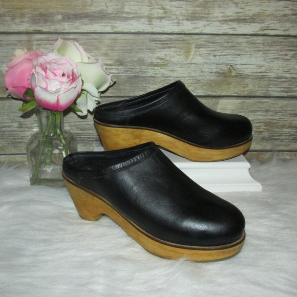 black mule clogs